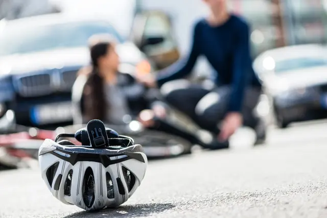 Bei der Grenobler Brücke in Innsbruck kam es zur Kollision zweier Radfahrer. (Symbolbild) | Foto: smarterpix (Symbolbild)
