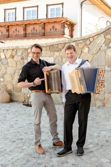 Mit MeinBezirk kannst du Tickets für zwei Konzert-Highlights beim 10. Michlbauer Harmonika Kongress in Breitenwang gewinnen. | Foto: Michlbauer