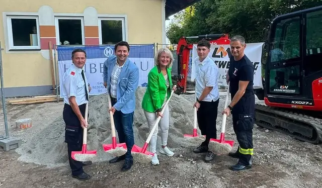 Im Bild von links nach rechts: Kommandant der FF Lind ob Velden, Reinhold Ogris, Vizebürgermeister Markus Fantur, Bürgermeisterin Dr. Margit Heissenberger, Florian Pitschek vom Architekturbüro Arch+More, KdtStv. der FF Lind ob Velden, Florian Zlöbl | Foto: Privat