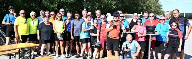 Zur Eröffnung kamen auch die Radfahrer der Loretto Radwallfahrt mit Pfarrer Pater Jomon hinzu. | Foto: Marktgemeinde Wiesen