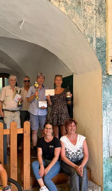 Die stolzen Sieger mit den Veranstalterinnen. | Foto: Privat