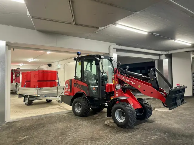 Ein 57-Jähriger wurde bei einem Arbeitsunfall mit einem Hoflader verletzt. (Symbolbild) | Foto: FF Kufstein