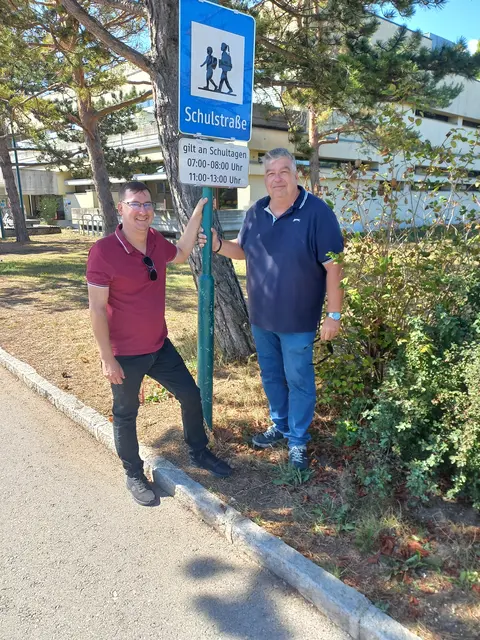  Andreas Jagschitz, Günther Straub: "Schlulstraße soll den Schulweg sicherer machen." | Foto: Gemeinde Felixdorf