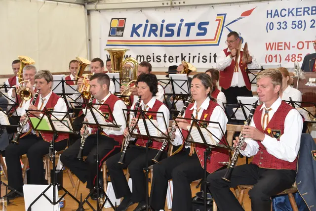 Der Musikverein Hackerberg-Neudauberg spielt beim Frühschoppen. | Foto: Martin Wurglits