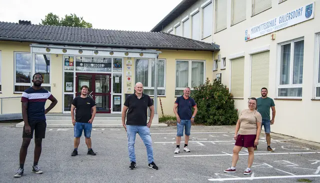Die Gemeinderäte Patrick Hagen (ÖVP) und Thomas Dorfner (SPÖ) setzen sich gemeinsam mit der Marktgemeinde Göllersdorf für mehr Sicherheit auf den Schulwegen ein. | Foto: Hinterberger