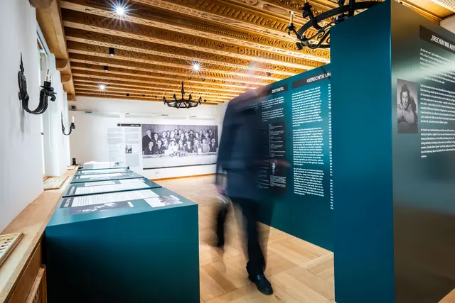Die Ausstellung „Leokadia Justman. Brechen wir aus!“ ist erneut Teil der „ORF-Langen Nacht der Museen“ und kann am 3. Oktober im Tiroler Landhaus besucht werden. | Foto: Land Tirol/Christanell