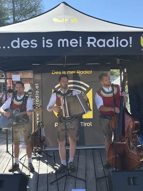 Vollgas Tirol beim U1-Tirol-Radio Frühschoppen auf der Dauerstoa Alm
