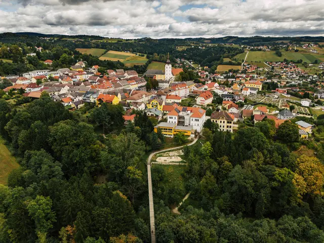 In Friedberg passiert gerade vieles gleichzeitig. Die neuen Bauplätze, Betriebe, Wohnungen und Veranstaltungen machen die Stadt zu einem noch lebenswerteren Ort im Bezirk, als sie es ohnehin schon ist. | Foto: Bernhard Bergmann