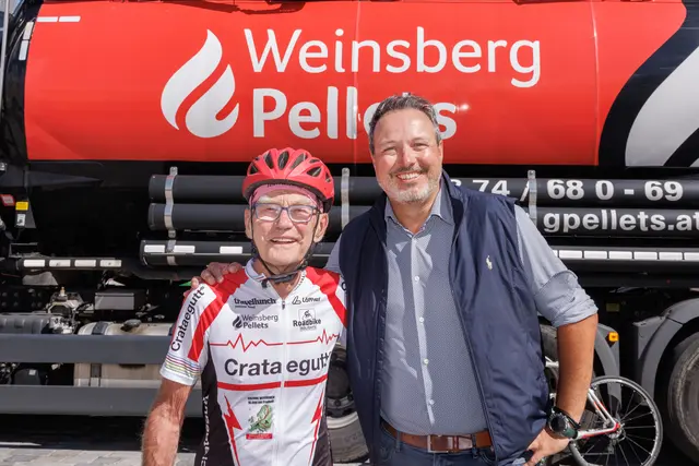 Teamkapitän Herbert Lackner und Weinsberg Pellets-Geschäftsführer Otto Hofer-Brennand. | Foto: Agentur-und-Punkt