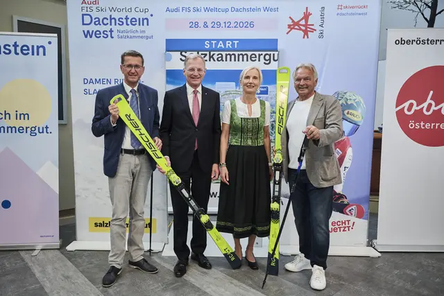 Skiweltcup kehrt nach Oberösterreich – genauer gesagt nach Gosau - zurück: Wirtschafts- und Sport-Landesrat Markus Achleitner, Landeshauptmann Thomas Stelzer, ÖSV-Präsidentin Roswitha Stadlober und Vizepräsident des oö. Landesskiverbandes Hans Pum. | Foto: Land OÖ/Peter Mayr