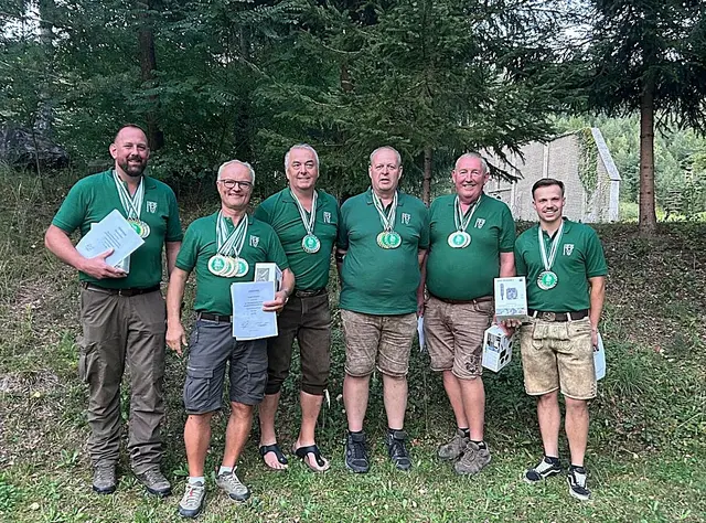 Die erfolgreichen NÖ Schützen - Robert Wurzer, Johannes Stöger, Bernhard Glöckl, Helmut Rosskopf, Georg Zettl und Tobias Müllner. | Foto: privat