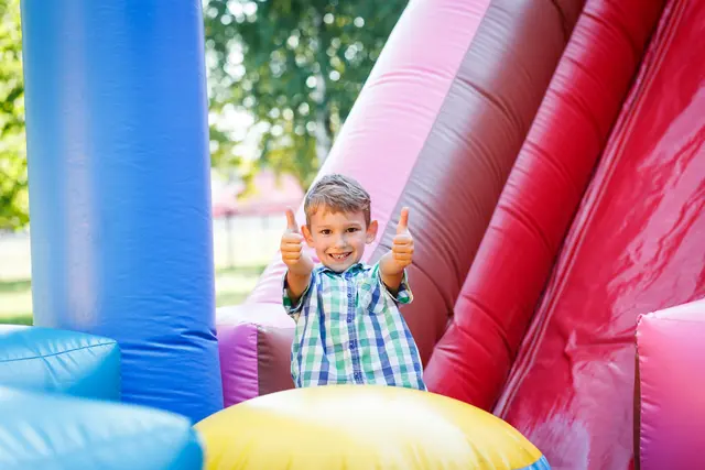 Mit "Hüpfen im Park" schafft die Stadtgemeinde Wolfsberg ein neues Freizeitangebot für Familien und verwandelt den Kapuzinerpark zwei Tage lang in eine bunte Erlebniswelt für Kinder. (Symbolfoto) | Foto: stock.adobe.at/Gorodetskaya 
