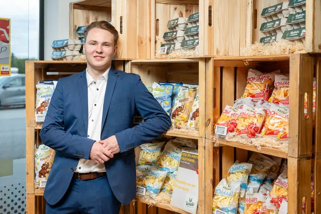 Lukas Haberler ist seit 2018 Teil der BILLA Familie und startet ab sofort als selbstständiger Kaufmann in der Gerasdorfergasse in Wiener Neustadt durch. | Foto: BILLA AG / Christian Dusek