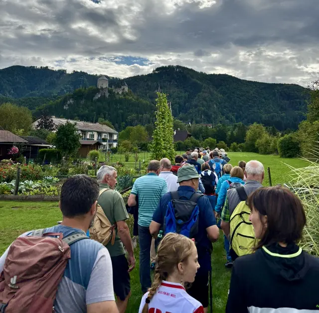 An der Wanderung zur Burgruine Gallenstein nahmen zahlreiche Bürgerinnen und Bürger aus der Region teil. | Foto: NUP Eis
