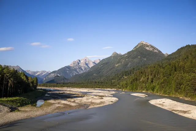 Der Lech ist einer der unberührtesten Flüsse in Mitteleuropa. Jetzt wurde er zum Fluss des Jahres in Österreich gekürt. | Foto: NaturparkTirolerLech/Sebastian Froelich