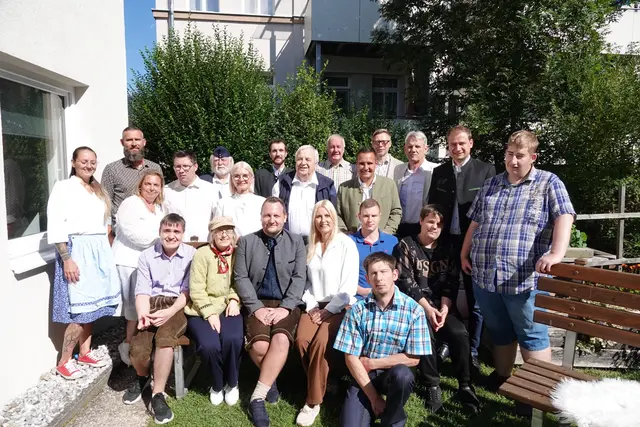 Zum 30-Jahr-Jubiläum versammelten sich Kunden, Mitarbeitende sowie Vertreter aus Politik und Gesellschaft.