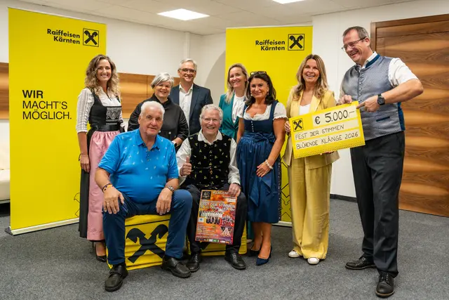Nicole Koloini, Wolfgang Grilz, Ruth Feistritzer, Heinz Koch, Richi Di Bernardo "Mr. Volkskultur", Marion Jester, Manuela Monsberger, Sonja Kleindienst, Wolfgang König (v.l.n.r.) | Foto: RegionalMedien/Sandra Krischan
