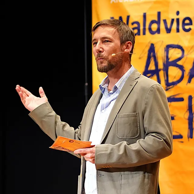 Moderator und Kabarettist Rudi Schöller. | Foto: Franz Fichtinger