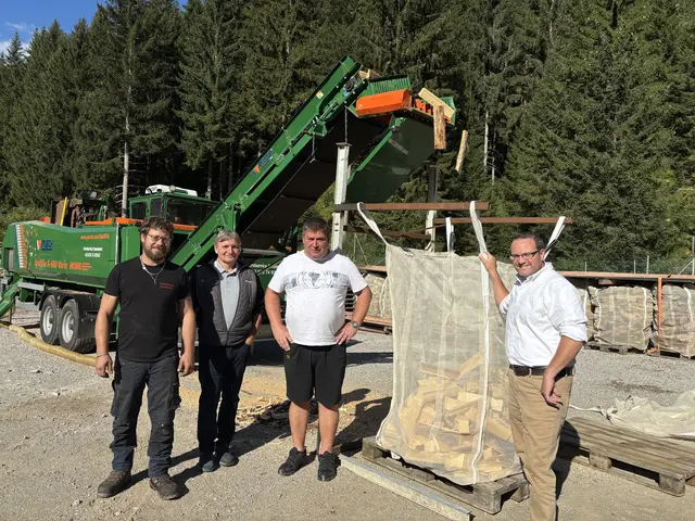 Michael Ennemoser, Markus Rudigier, Josef Schlux und Samy Eraky  (v.l.) am Verarbeitungsplatz im Hirschengärtle.