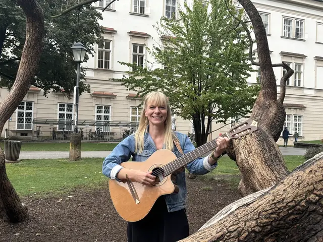 Von Singer-Songwriterin Ingrid Herta aus dem Flachgau wurden bereits mehrere Songs veröffentlicht. | Foto: Emanuel Hasenauer