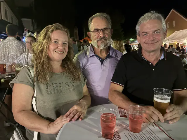 Alexandra Meitz, Ewald Strini und Ernst Meitz beim ORF-Sommerfest. | Foto: Anna Maria Kaufmann