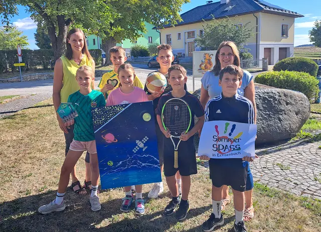 Sabine Mayrhofer und GGR Kerstin Scharf von der für das Ferienspiel zuständigen Arbeitsgruppe blicken mit Nina, Verena, Robin, Fabian, Nico und Timo auf ein abwechslungsreiches Programm beim „Sommer-Spaß in Echsenbach“ 2026 zurück. | Foto: privat