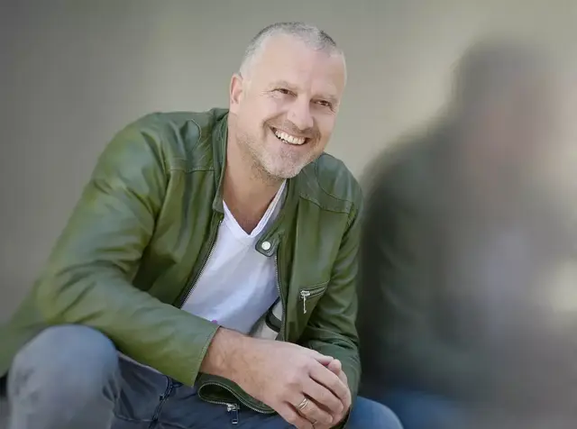 Der Thriller-Autor Bernhard Aichner ist am 29. September zu Besuch in Weiz.  | Foto: Fotowerk