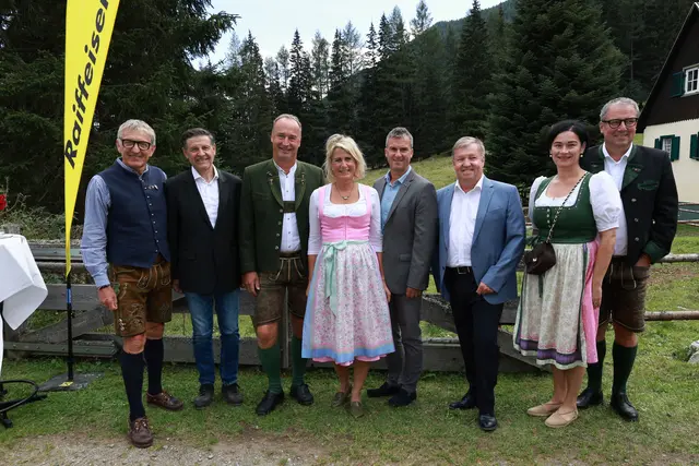 Hausherrin Isabella Kaltenegger (Mitte) konnte zahlreiche Gäste begrüßen.