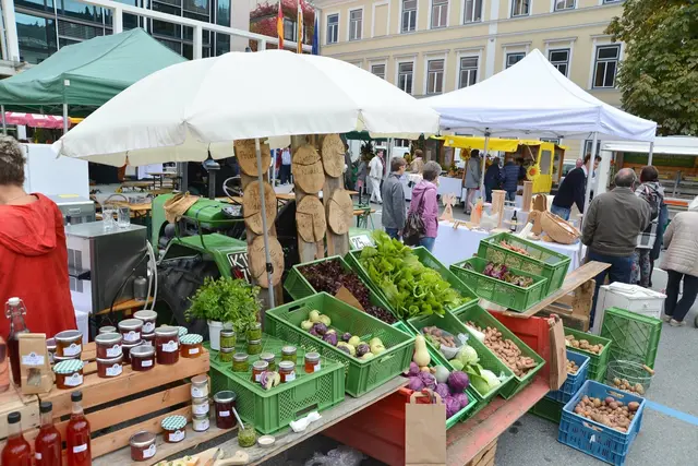 Der Bauernmarkt in Hermagor hat viele regionale Produkte. | Foto: Hans Jost