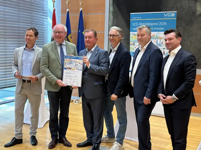 Mobilitätspreis für Wiener Neudorf: Bürgermeister Herbert Janschka und Vizebürgermeister Norman Pigisch freuen sich. | Foto: Sandra Schütz