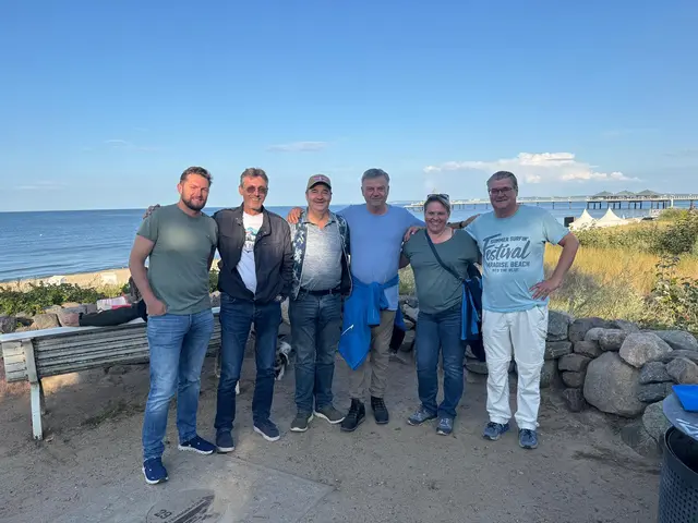 Die sechs Piloten, darunter Cornelia Marsch und Wolfgang Schneckenreither von Innviertler Fliegerclubs. | Foto: Marsch