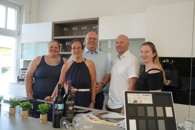 Das Team von Kutro und Roku luden zur gemeinsamen Hausmesse ein. | Foto: Jennifer Flechl / MeinBezirk