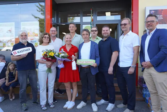 Auch die Bürgermeister aus den Gemeinden Draßburg und Pöttelsdorf sind gekommen, um die Wiedereröffnung zu feiern. | Foto: Jennifer Flechl / MeinBezirk