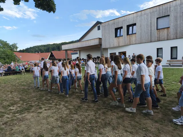 ... einmarschierten mit Stabführer... | Foto: Günther Koch 