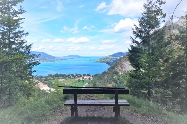 ...am Weg hat man teilweise eine schönen Ausblick zum Attersee. 