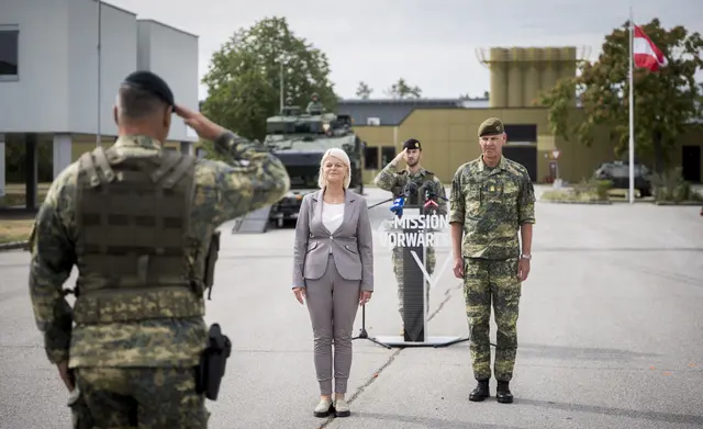 Verteidigungsministerin Klaudia Tanner und Generalleutnant Vodosek. | Foto: Carina Karlovits/Bundesheer