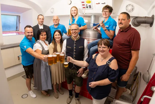 Das Bürgermeister-Team braute ein eigenes 20-Jahre-Jubiläumsbier. | Foto: ÖVP Pregarten/F. Sebesta