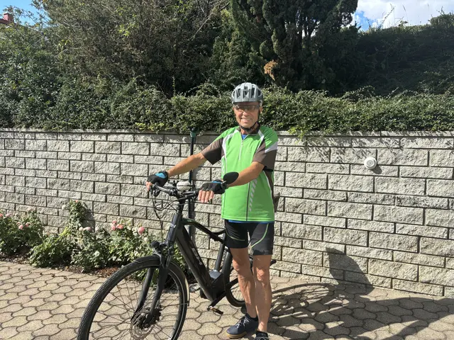 Der Asperhofner Erich Hell steigt fast täglich auf sein E-Bike und wird heuer rund 6.000 Kilometer meistern. | Foto: Lauren Fahrenberger / MeinBezirk
