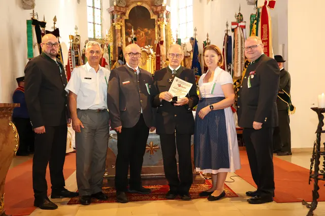 Der Kameradschaftsbund St. Thomas am Blasenstein lud vergangenen Sonntag zum großen Doppeljubiläum ein: 150-jähriges Gründungsjubiläum des Kameradschaftsbunds und 60 Jahre Bezirks-Heimkehrerkreuz.  | Foto: Bernd Ebner-Schypani