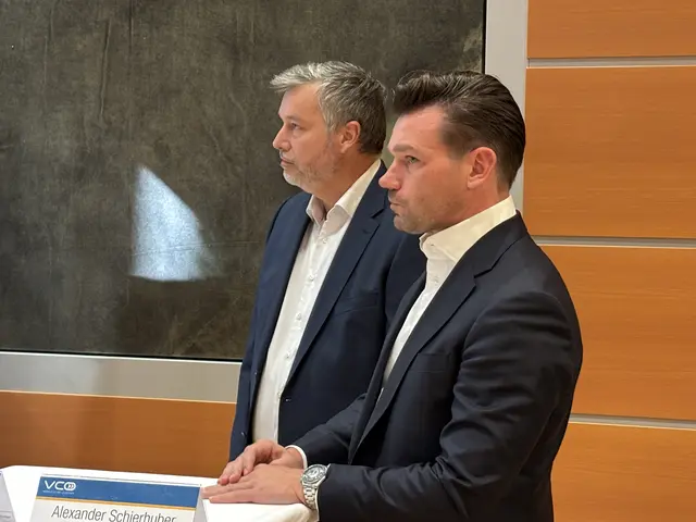 Rudolf Wroblewski von der ÖBB-Infrastruktur AG und VOR-Geschäftsführer Alexander Schierhuber. | Foto: Sandra Schütz
