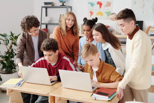 Ob Volksschule, Kindergarten oder Berufsschule: Die Arbeiterkammer (AK) Burgenland setzt auf frühe Bildung und praxisnahes Wissen.  | Foto: Pexels/Max Fischer&amp;l