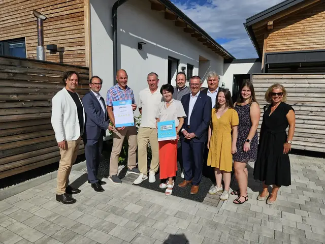 Iris und Roman Oberrenzer freuen sich über die höchste Qualitätsauszeichnung „5 Sonnen“ für ihre chaLAAlets. | Foto: Stadtgemeinde Laa