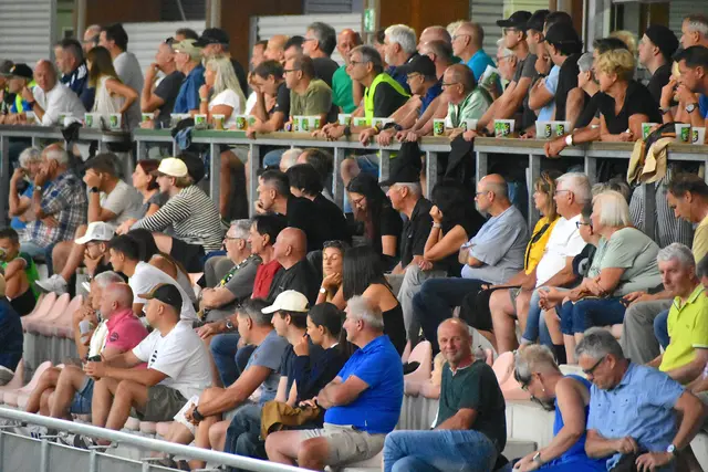 Gefüllte Ränge in der Strobl-Arena in Weiz. | Foto: MeinBezirk/Helmut Riedl