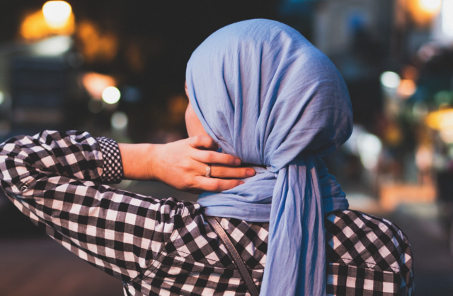 Kopftuch für viele ein bewusster Ausdruck von Glauben, Würde und Identität.  | Foto: Symbolfoto/Artur Aldyrkhanov/Unsplash