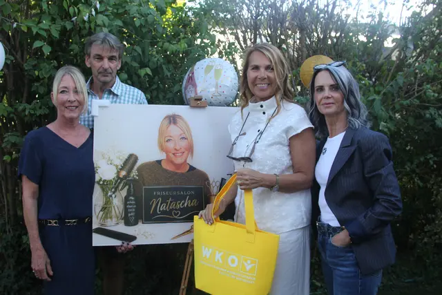 Die Jubilarin (li) mit Gatten und Gratulantinnen. | Foto: Mold