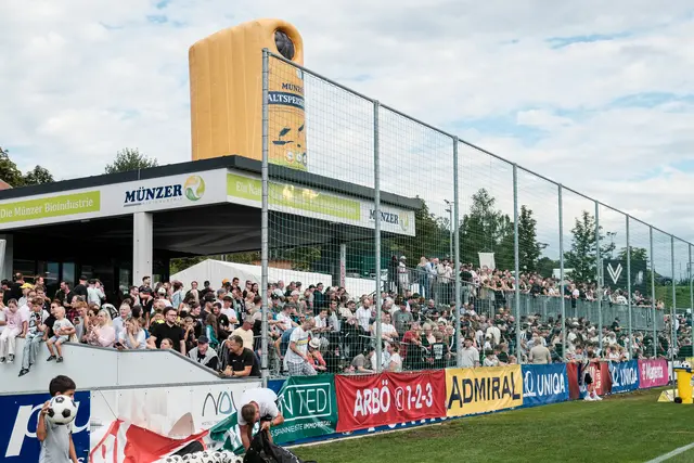 Riesenandrang in Voitsberg, auch dank zweier Zusatztribünen im Sportpark | Foto: IQ-Foto