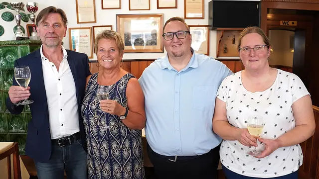 Wirtshausübergabe: Dieter Rotheneder mit seiner Lebensgefährtin Elisabeth Böhm sowie Andreas und Daniela Fuchs (von links). | Foto: Franz Fichtinger