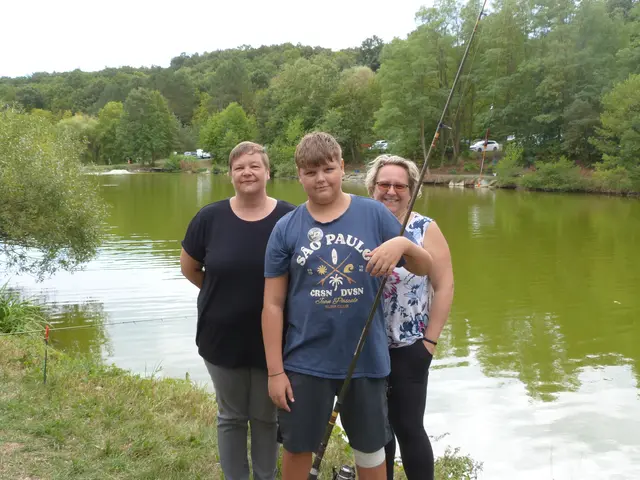 Zahlreiche Kids schnappten sich die Angel und versuchten einen schönen Fisch zu fangen.