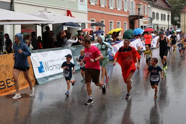 Beim Kinderlauf regnete es ordentlich | Foto: Gerhard Langmann