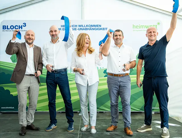 Fotos vom Energiefest mit offizieller Eröffnung der 3 neuen Windräder in Maustrenk mit Andreas und Franz Blochberger, Robert Pichler, NR Bgm. Angela Baumgartner und Vize-Bgm. Martin Bauer.  | Foto: Bloch3